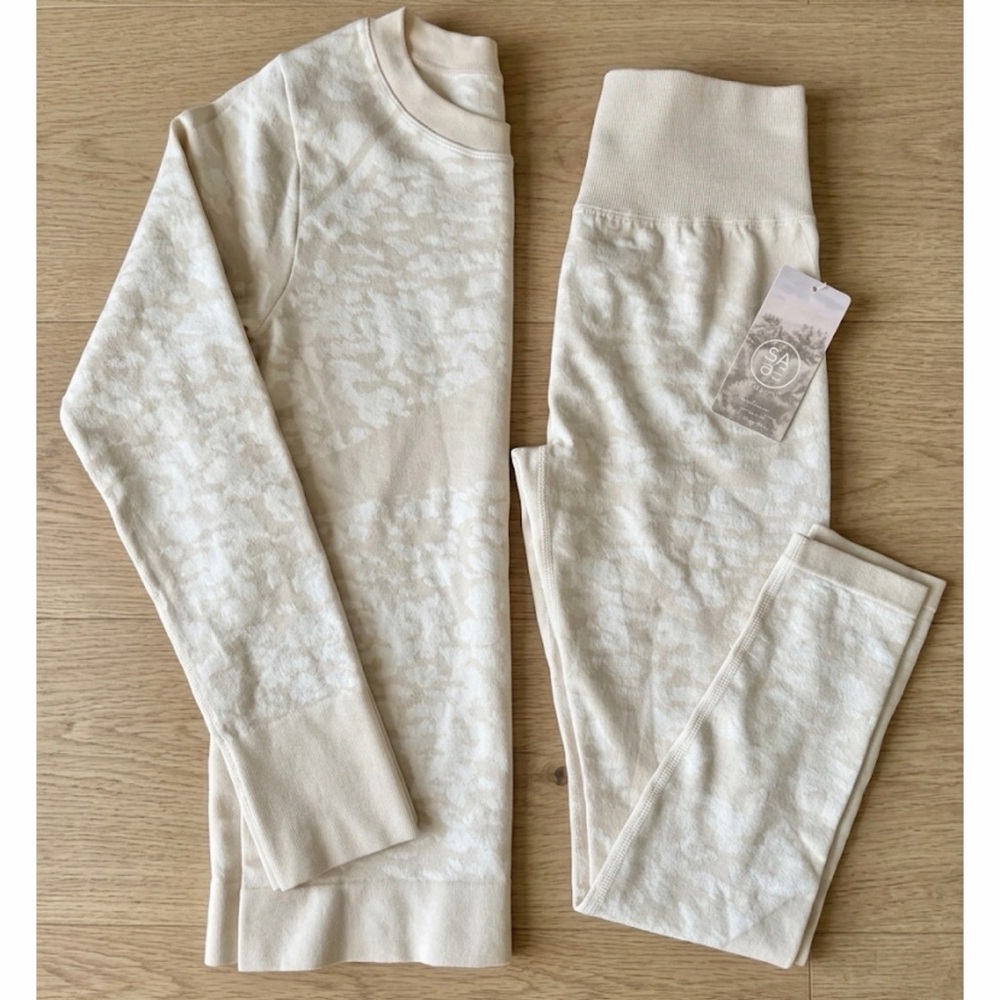 Activewear Set - Picture 2 of 3